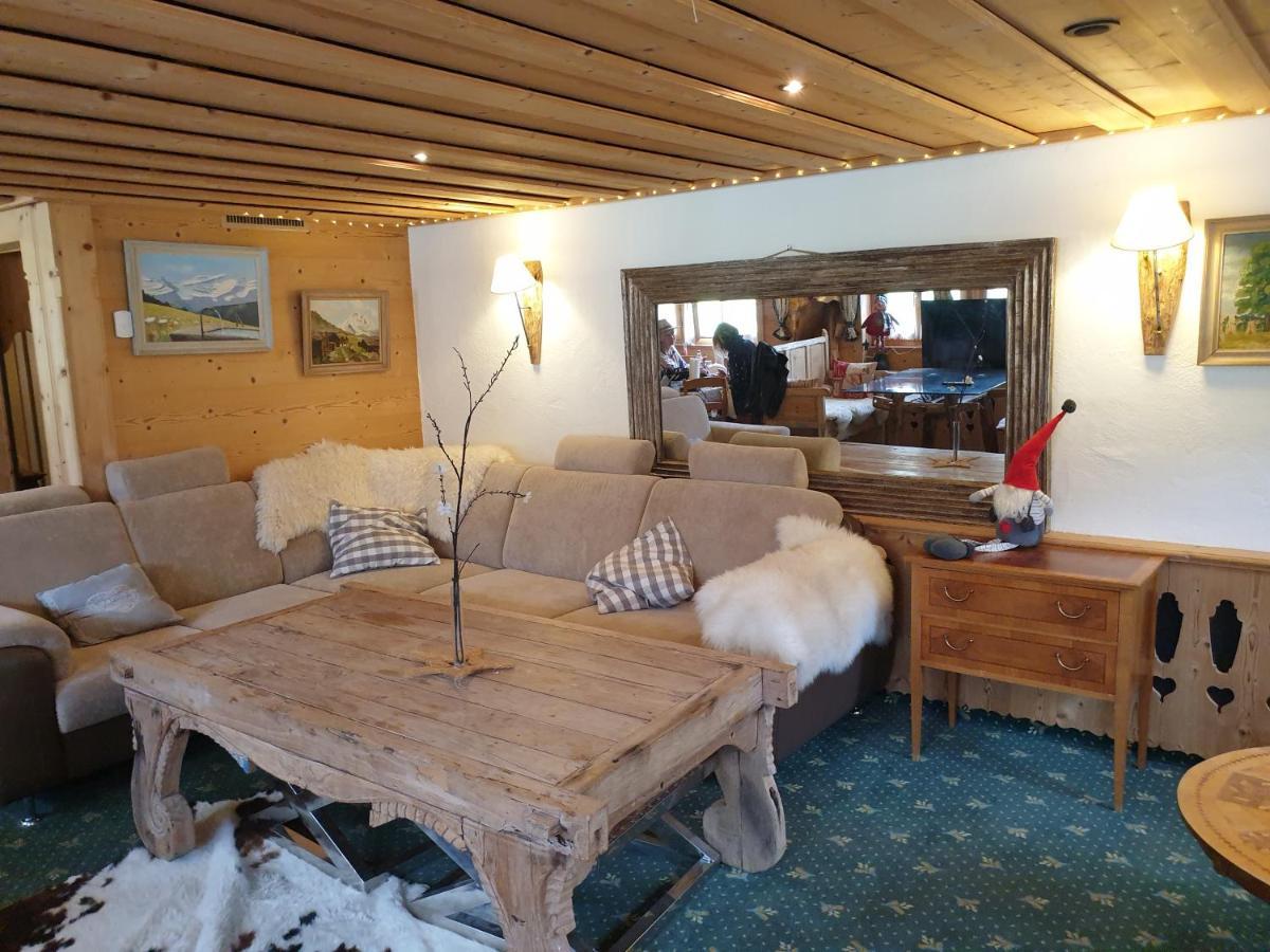 Auberge De L'Ours Vers L'Eglise Exteriör bild