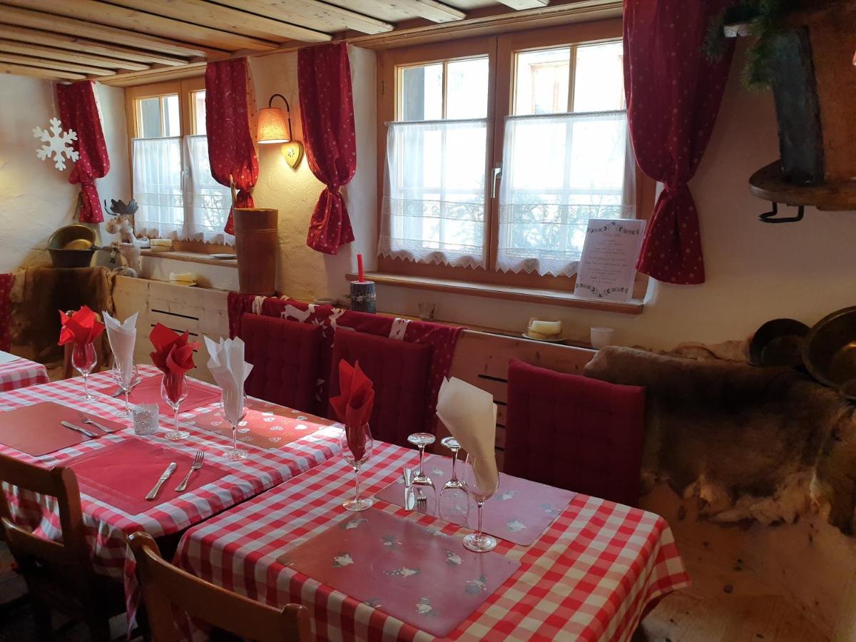 Auberge De L'Ours Vers L'Eglise Exteriör bild