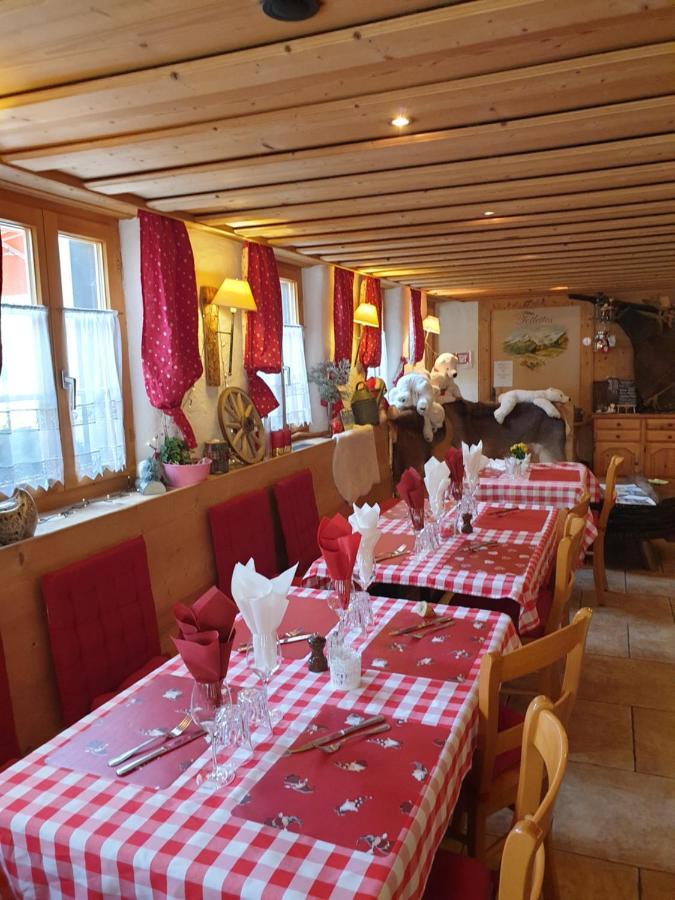 Auberge De L'Ours Vers L'Eglise Exteriör bild