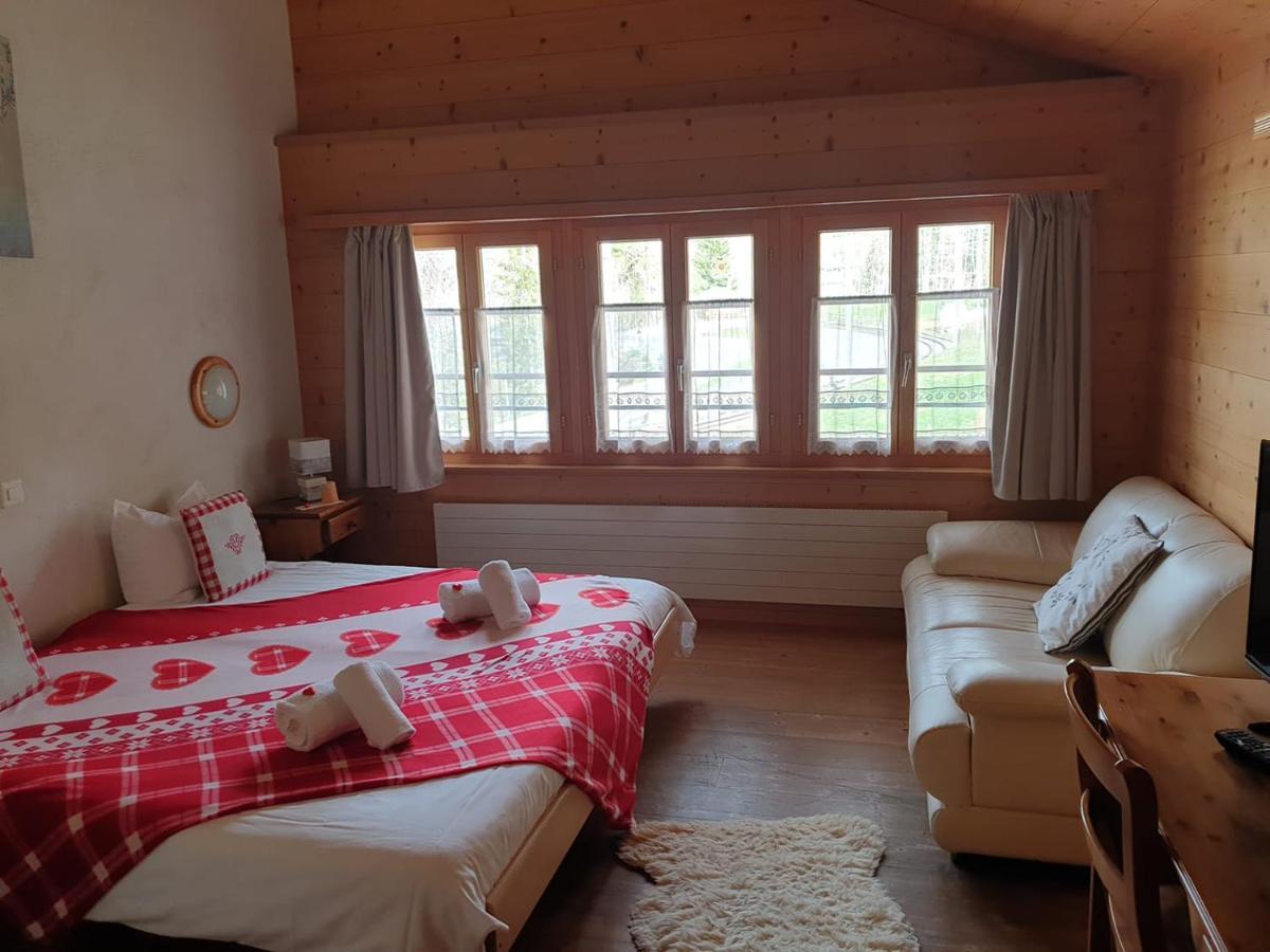 Auberge De L'Ours Vers L'Eglise Exteriör bild