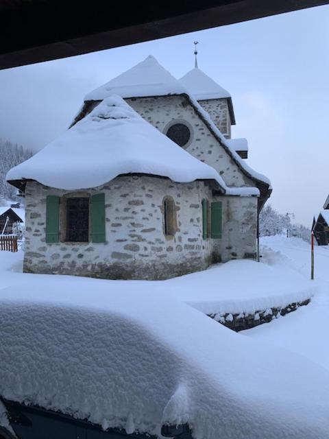 Auberge De L'Ours Vers L'Eglise Exteriör bild