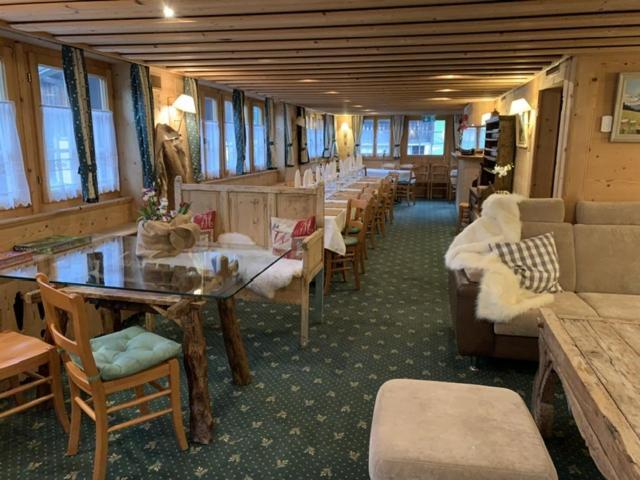 Auberge De L'Ours Vers L'Eglise Exteriör bild