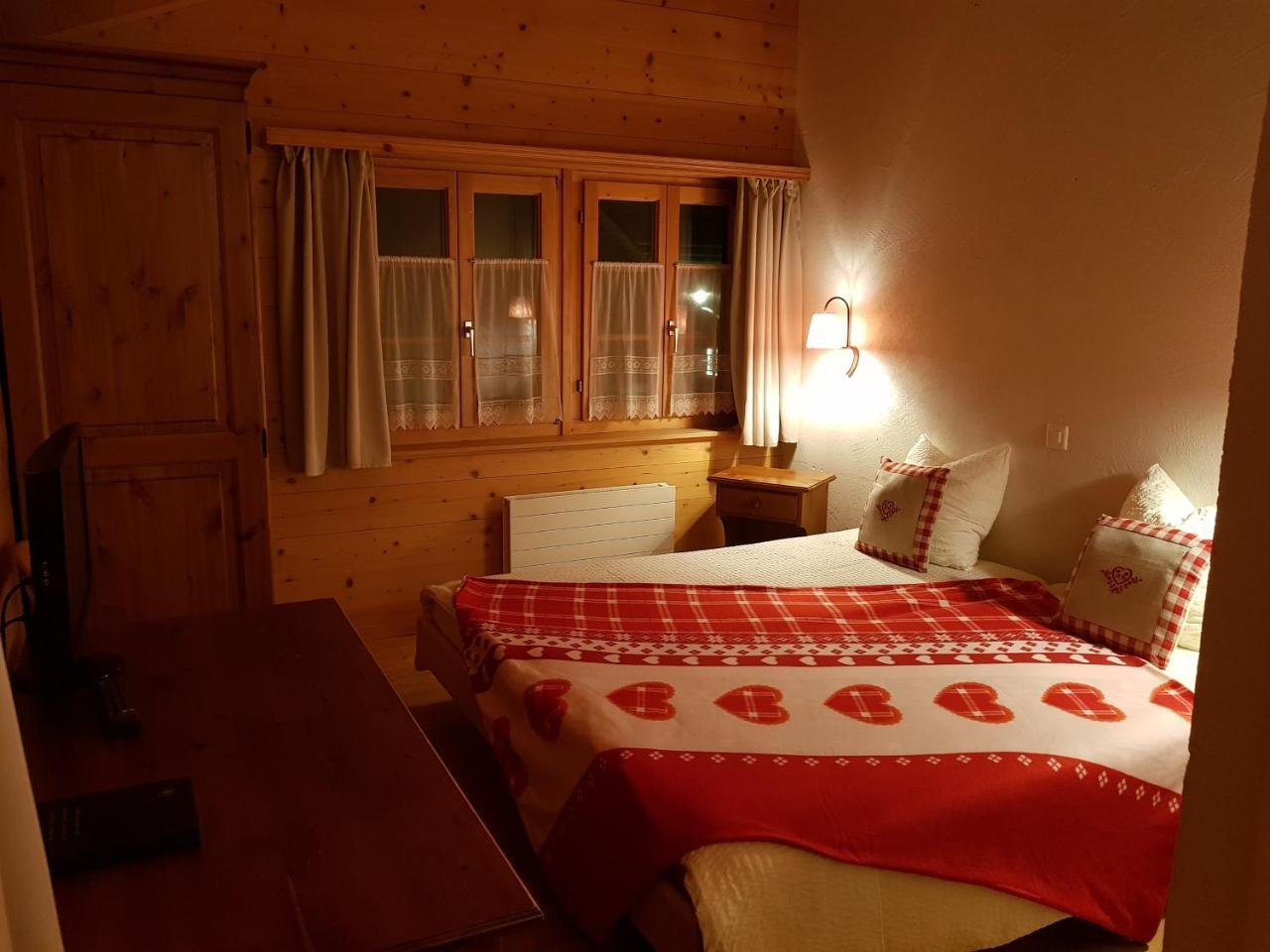 Auberge De L'Ours Vers L'Eglise Exteriör bild